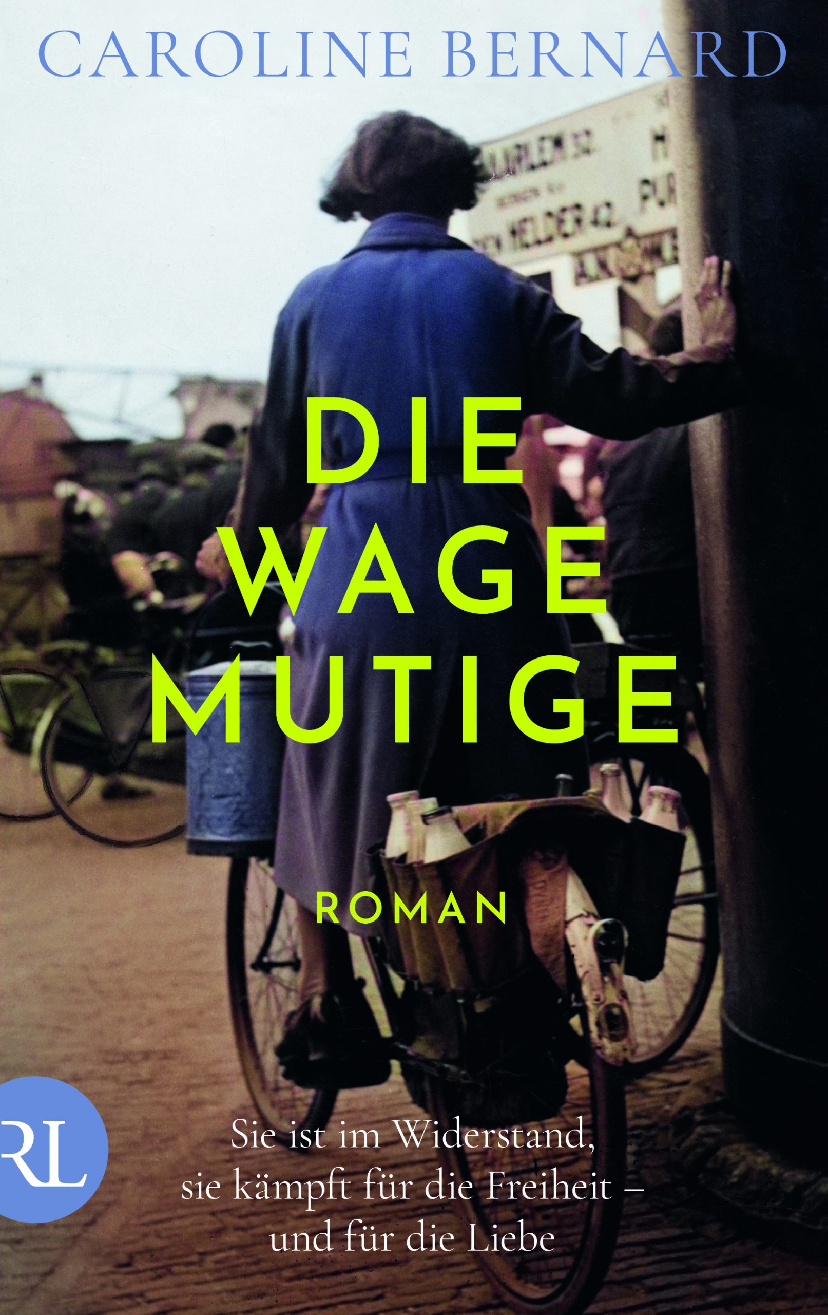 Frau-im-blauen-Mantel-auf-Fahrrad-von-hinten-Cover-die-Wagemutige- Pfundtner