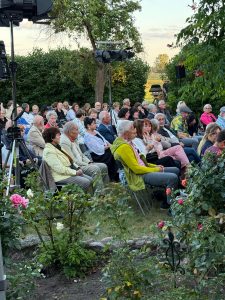 Theater im Garten-200 Gäste © T.Pfundtner