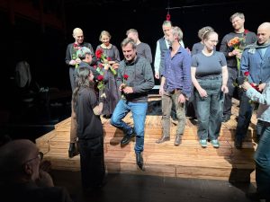 Rosen für die Darsteller©Thomas Pfundtner