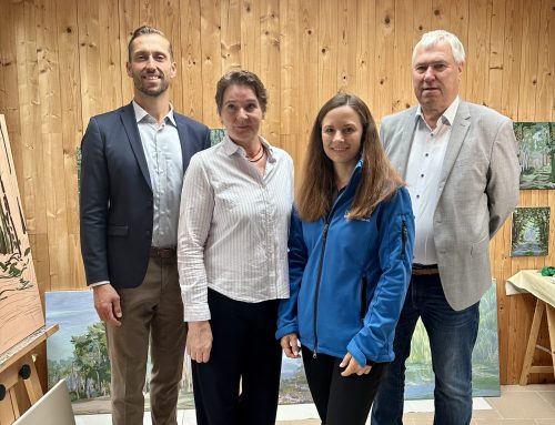 Oberbürgermeister besucht Künstlerstipendiatin