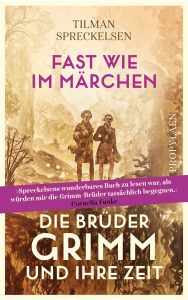 Fast wie im Märchen-9783549110119 Cover von Fast wie im Märchen von Tilman Spreckelsen: Sepiafarbene Illustration zweier historisch gekleideter Männer in nebliger Wald- und Berglandschaft.