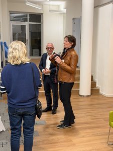 Vernissage 22.10. Asta Rode in VB mit Vorstand Ingo Freidel.